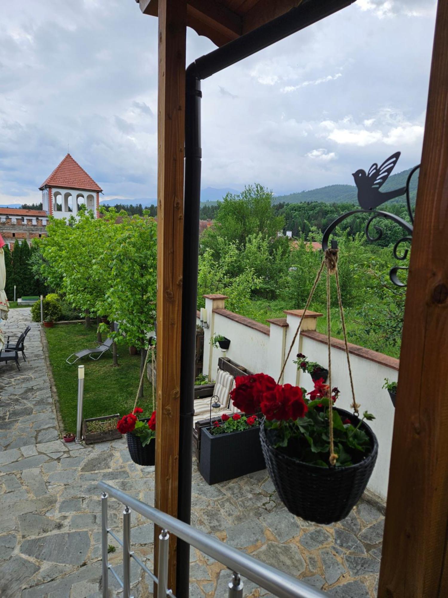 Family Hotel Komhotel Berkovica Kültér fotó