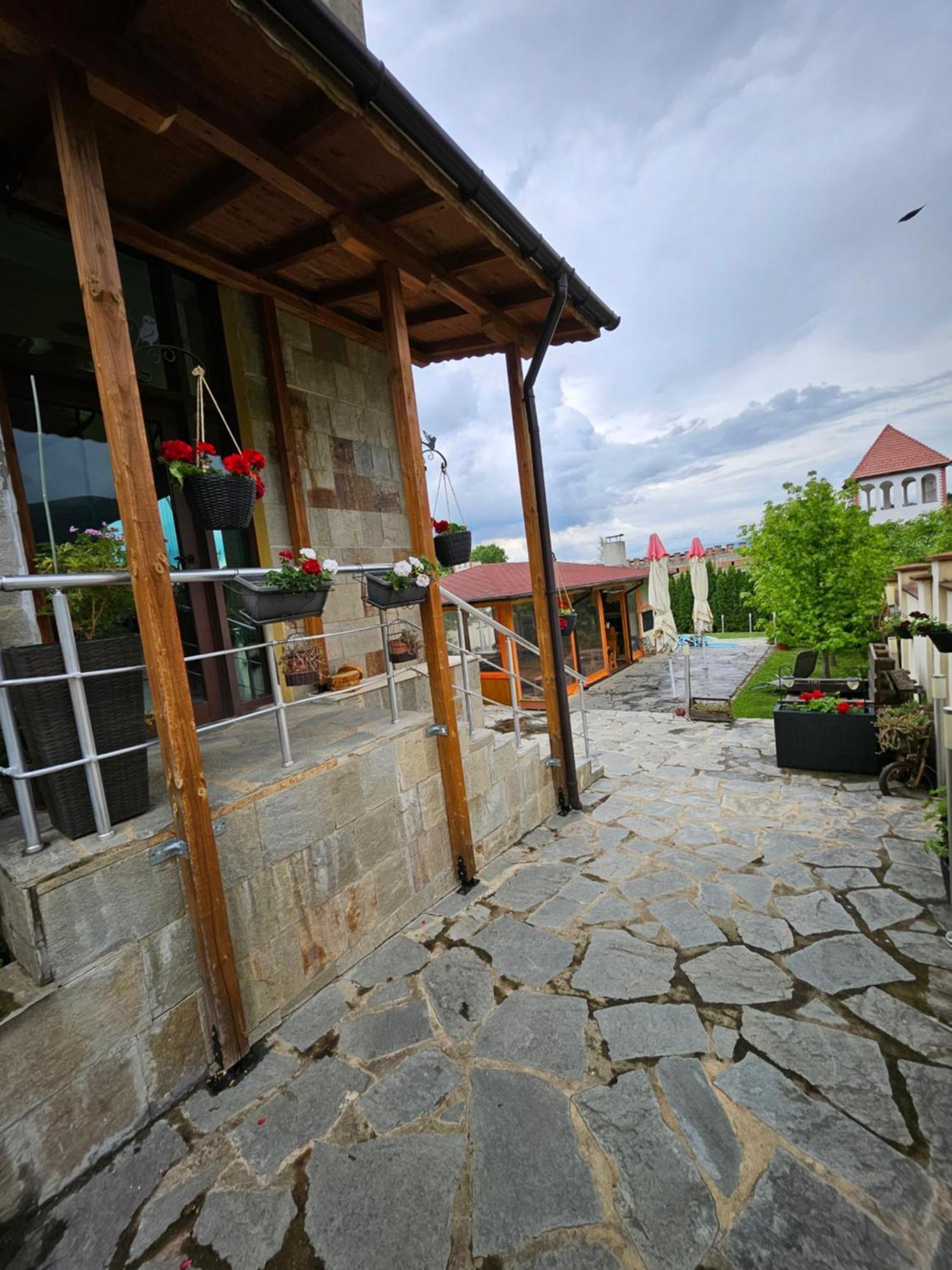 Family Hotel Komhotel Berkovica Kültér fotó
