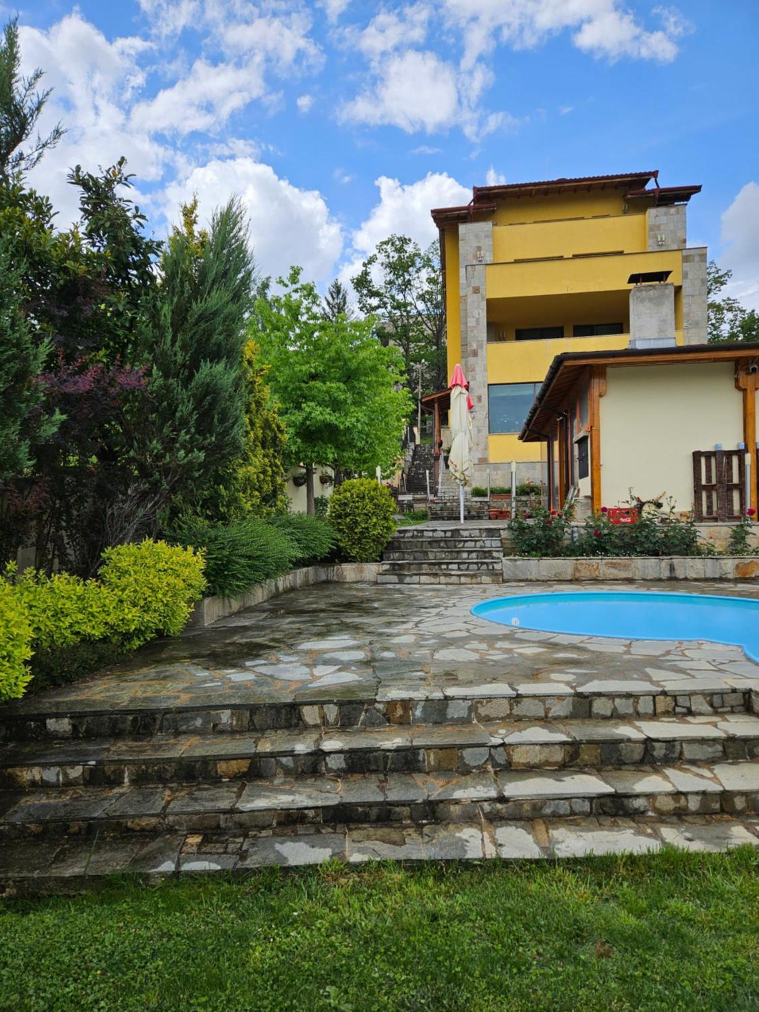 Family Hotel Komhotel Berkovica Kültér fotó