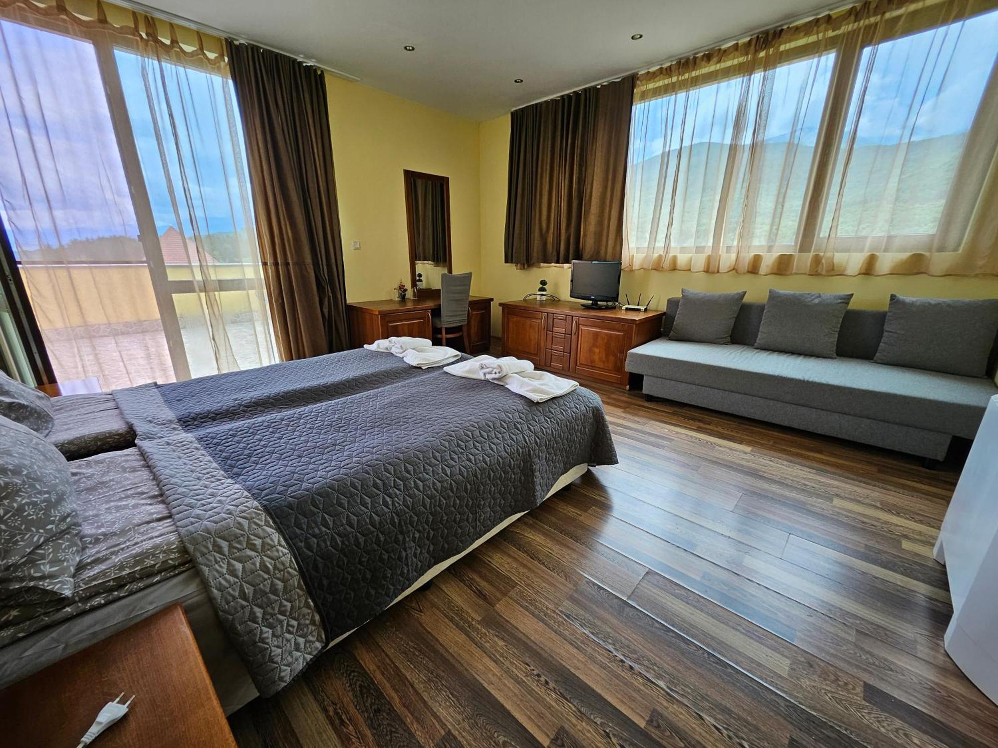 Family Hotel Komhotel Berkovica Kültér fotó