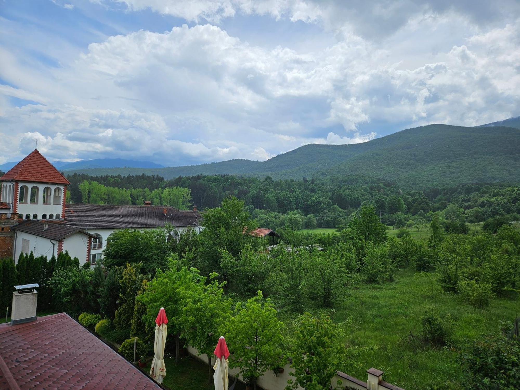 Family Hotel Komhotel Berkovica Kültér fotó