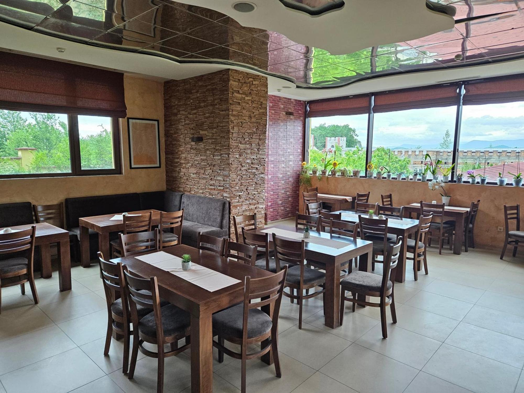 Family Hotel Komhotel Berkovica Kültér fotó