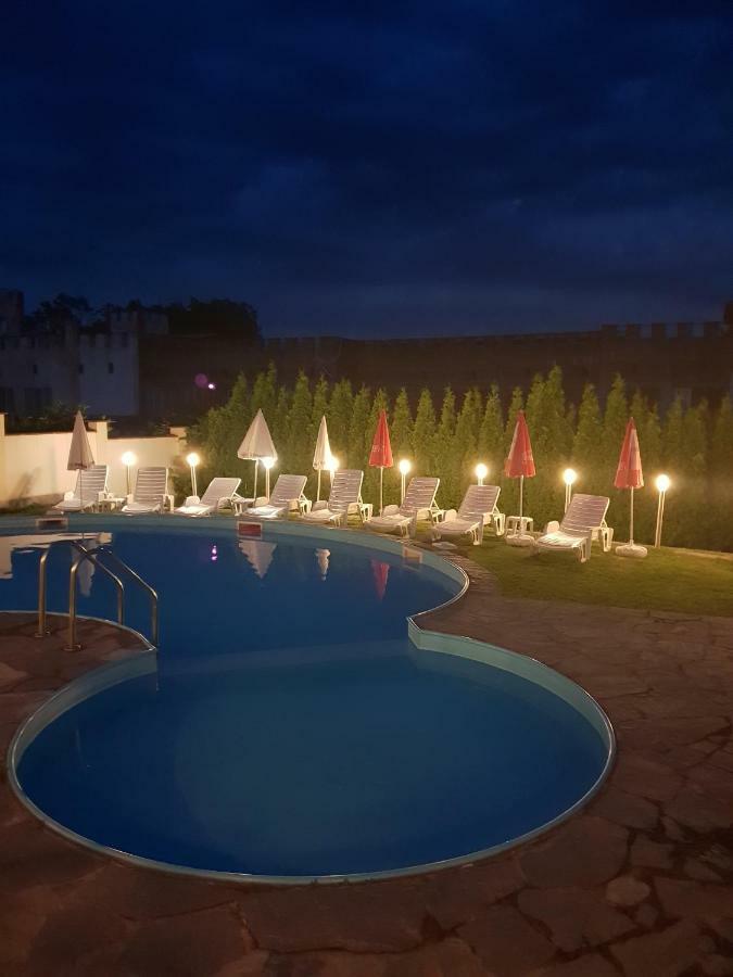 Family Hotel Komhotel Berkovica Kültér fotó